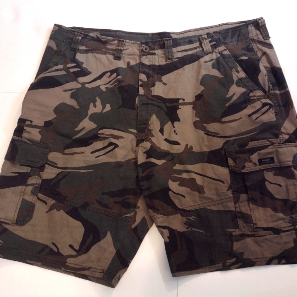 Wrangler Men's Cargo Shorts Camo Size 44 Regular